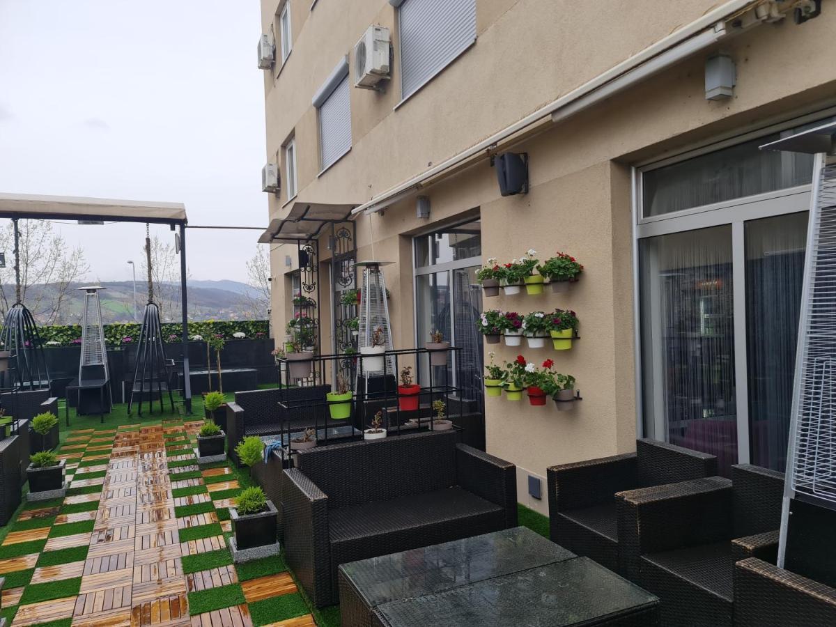 Hotel Tri "O" Topola Exteriér fotografie