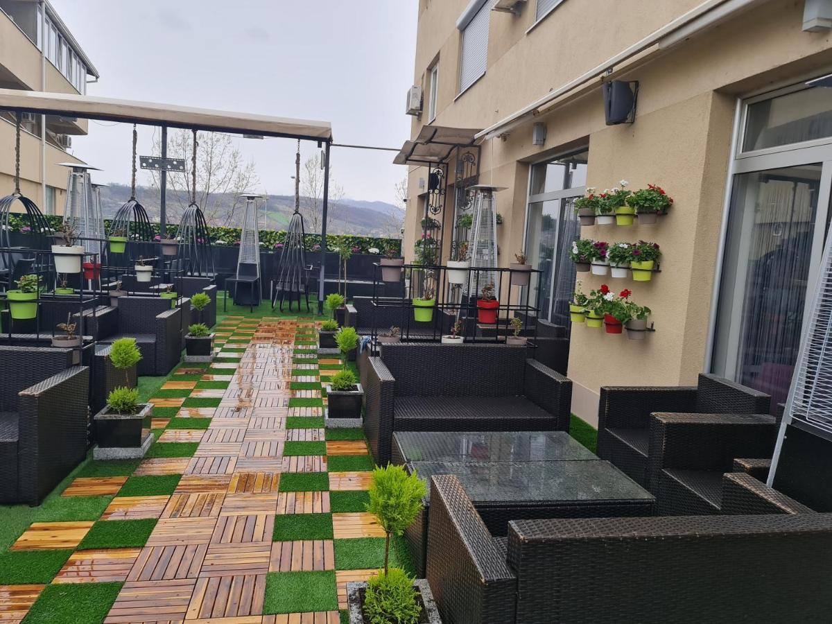 Hotel Tri "O" Topola Exteriér fotografie